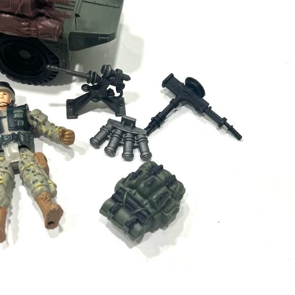 Chap Mei 2008 US ARMY military vehicle action figures and accessories 4” scale - Picture 4 of 15